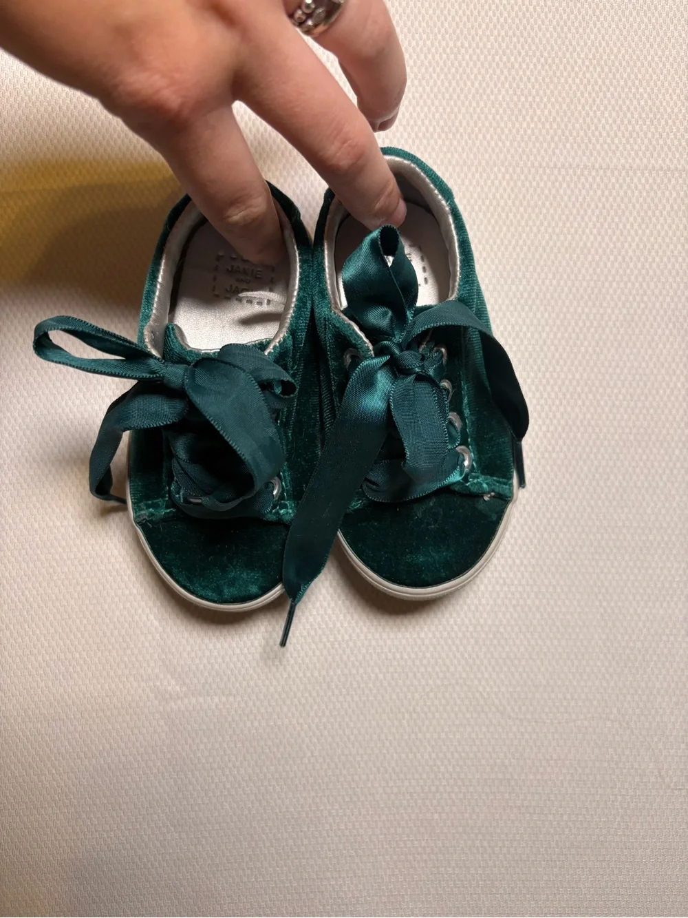 Janie and Jack Girls Emerald Green Velvet Ribbon Lace-Up Sneakers Size 5